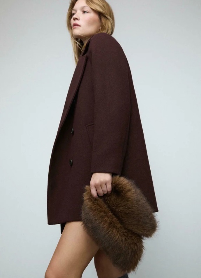 Čokoládový kabát s odnímatelným límcem, Stradivarius, 979 Kč
