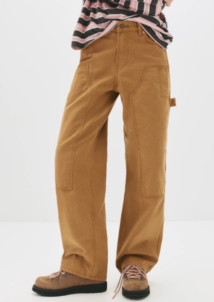 Rovné džíny, PULL&BEAR, 449 Kč (původně 849 Kč)
