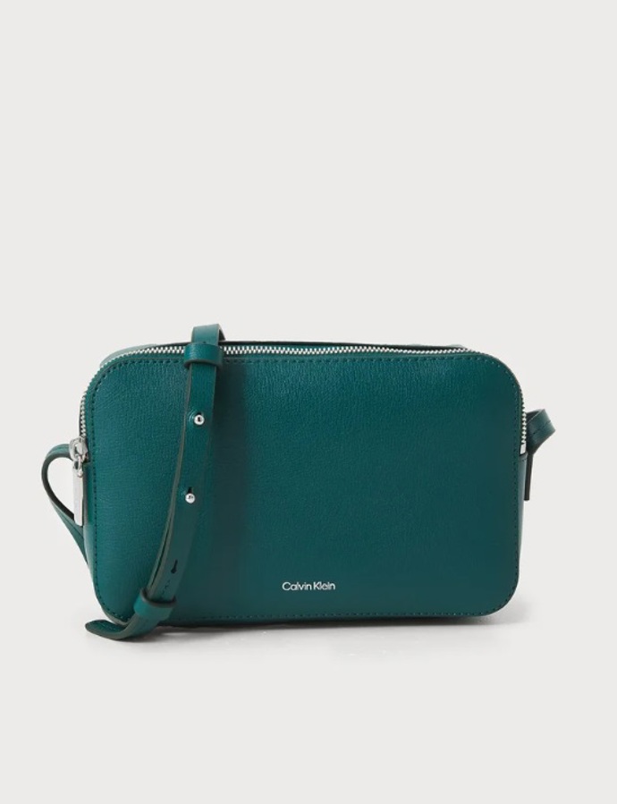 Crossbody kabelka, Calvin Klein, 1 619 Kč

