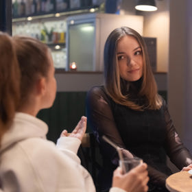 Nekonečný seriál Ulice sleduje dramatické osudy několika rodin žijících v sousedství

