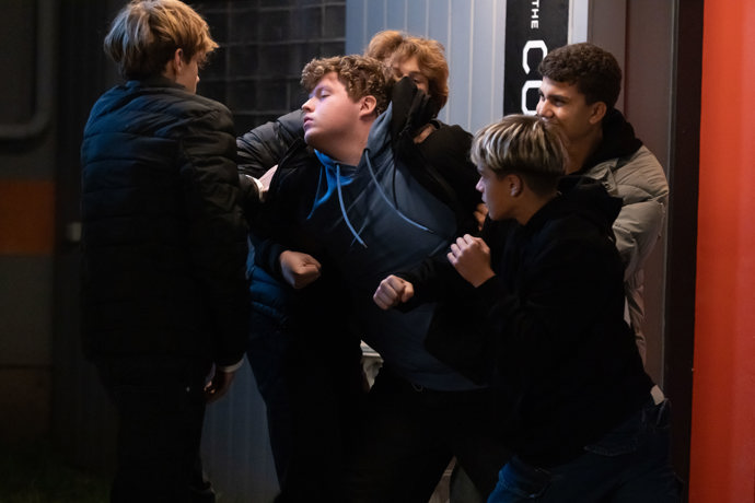 Nekonečný seriál Ulice sleduje dramatické osudy několika rodin žijících v sousedství
