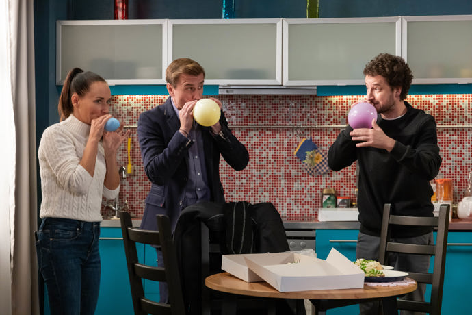Nekonečný seriál Ulice sleduje dramatické osudy několika rodin žijících v sousedství
