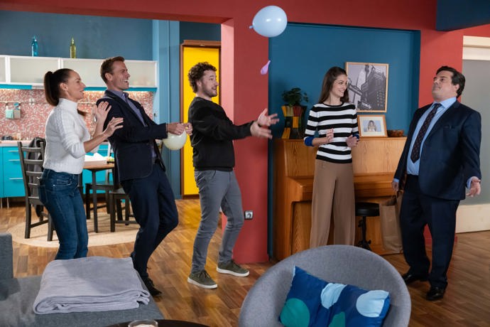 Nekonečný seriál Ulice sleduje dramatické osudy několika rodin žijících v sousedství
