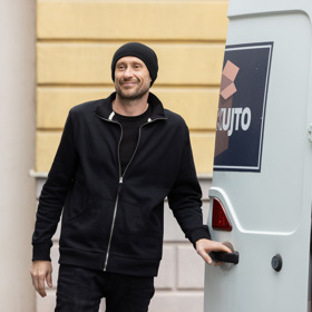 Nekonečný seriál Ulice sleduje dramatické osudy několika rodin žijících v sousedství
