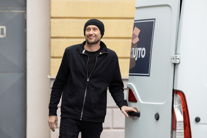 Nekonečný seriál Ulice sleduje dramatické osudy několika rodin žijících v sousedství