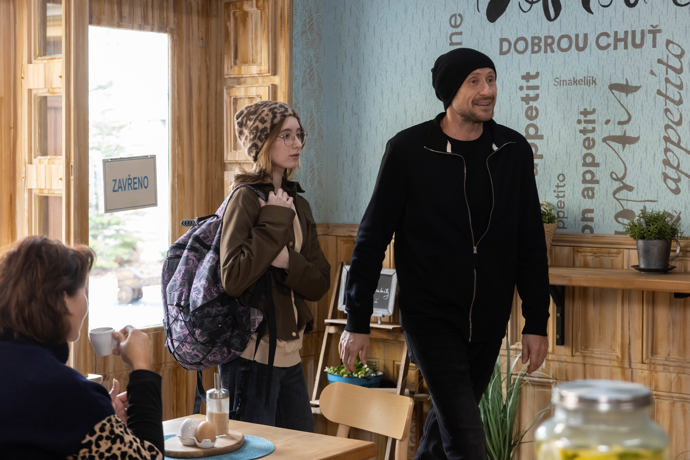 Nekonečný seriál Ulice sleduje dramatické osudy několika rodin žijících v sousedství