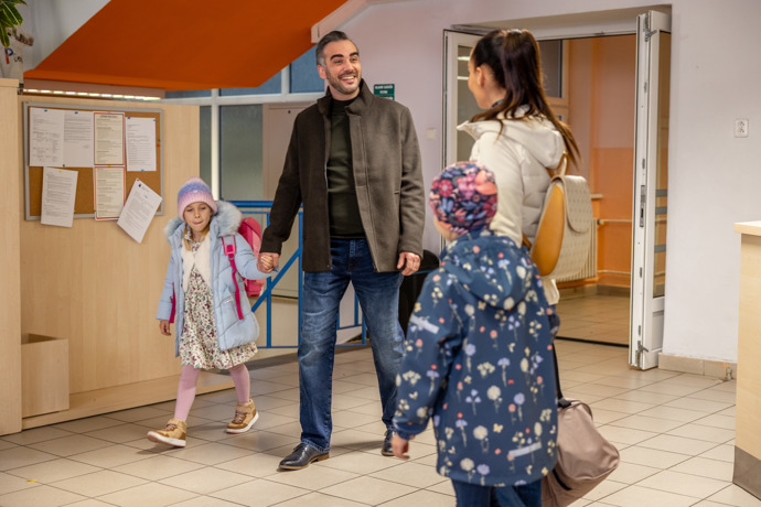 Nekonečný seriál Ulice sleduje dramatické osudy několika rodin žijících v sousedství
