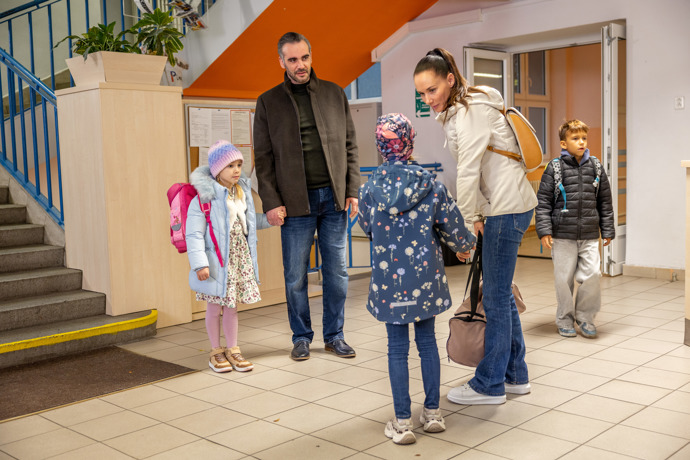 Nekonečný seriál Ulice sleduje dramatické osudy několika rodin žijících v sousedství
