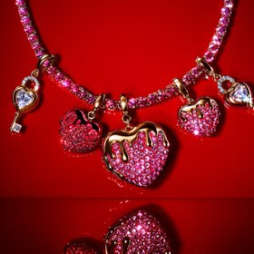 Přívěsek „stékající srdce“ Swarovski, 1 990 Kč
