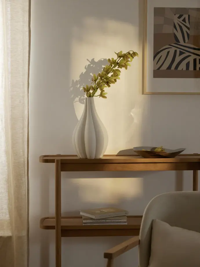 Velká 3D tištěná váza z porcelánu Melody, V 40 cm, Westwing Collection, 1 349 Kč

