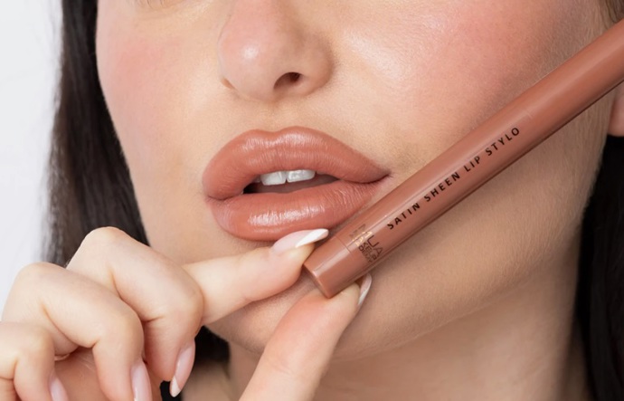 Saténová rtěnka, MUA Makeup Academy, 97 Kč
