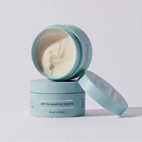 Strukturující suchý šampon v pastě REF, 620 Kč (85 ml), prodává Notino
Strukturující suchý šampon v pastě REF, 620 Kč (85 ml), prodává Notino