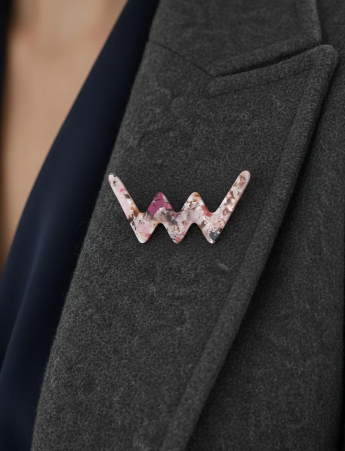Brož RE:PIN Pink z kolekce RE:VUCH, 390 Kč, vuch.cz
Brož RE:PIN Pink z kolekce RE:VUCH, 390 Kč, vuch.cz