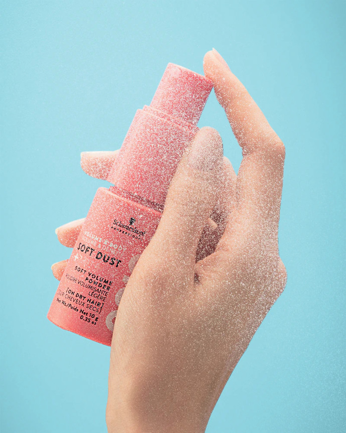 Pudr do vlasů pro objem Schwarzkopf Professional, Osis+ Soft Dust, 330 Kč, prodává Notino
Pudr do vlasů pro objem Schwarzkopf Professional, Osis+ Soft Dust, 330 Kč, prodává Notino