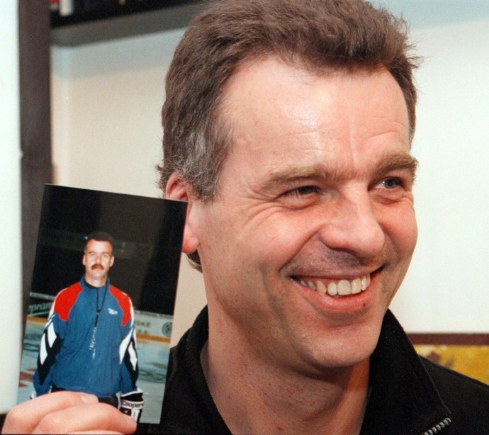 Lener se vsadil o svůj knírek a jelikož jsme olympiádu vyhráli, hokejisté mu ho oholili
