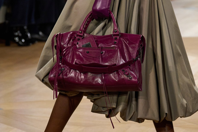 Balenciaga Le City nechybí ani v kolekci pro letošní jaro a léto.
