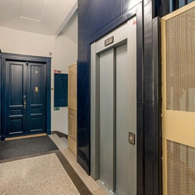 Tato prestižní adresa v sobě spojuje kouzlo historie i komfort moderního života.
Tato prestižní adresa v sobě spojuje kouzlo historie i komfort moderního života.