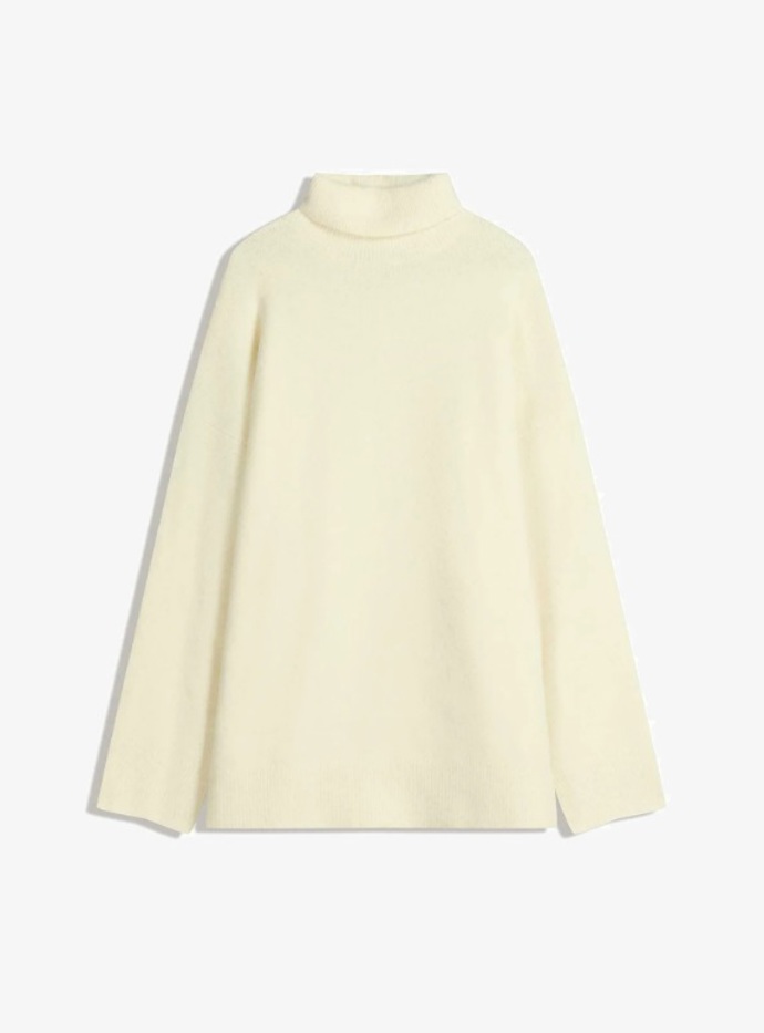 Krémový rolák, Bershka, 479 Kč
