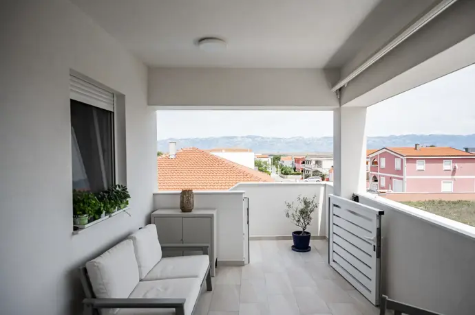 Během jediného týdne dostaly oba apartmány finální podobu. Výsledkem je promyšlené využití prostoru, jednoduchost a útulnost bez zbytečných dekorací. 
