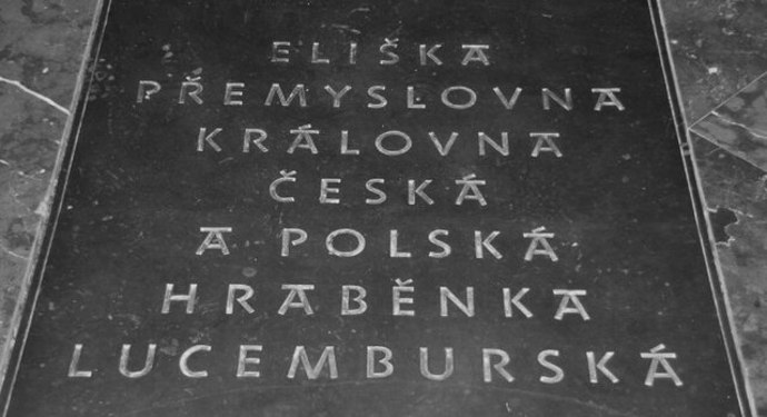I když ji historie zná především jako ženu, která nám „porodila“ Karla IV., Eliška Přemyslovna byla ve své době vnímána jako tragická hrdinka, jejíž ambice a hrdost často narážely na drsnou politickou realitu.
