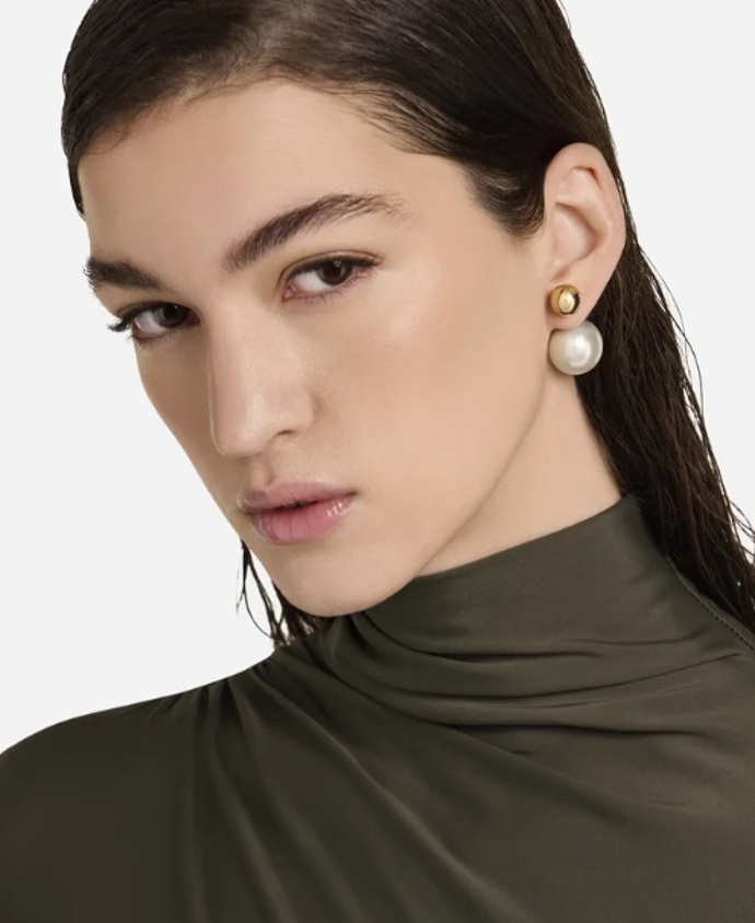 Perlové náušnice, Furla, 2 500 Kč
