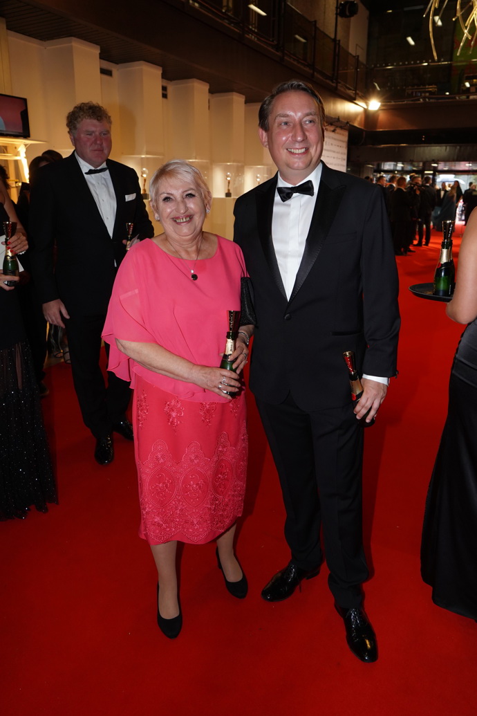 Robert se přezdívce „mamánek" jen směje
Robert se přezdívce „mamánek" jen směje