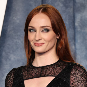 K Sophii Turner jednoduše zrzavá patří!
