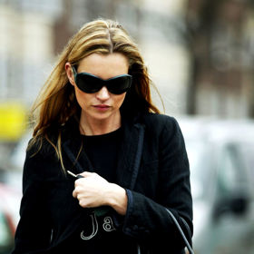Kabelku Bayswater od Mulberry nosila na začátku milénia i Kate Moss.
Kabelku Bayswater od Mulberry nosila na začátku milénia i Kate Moss.