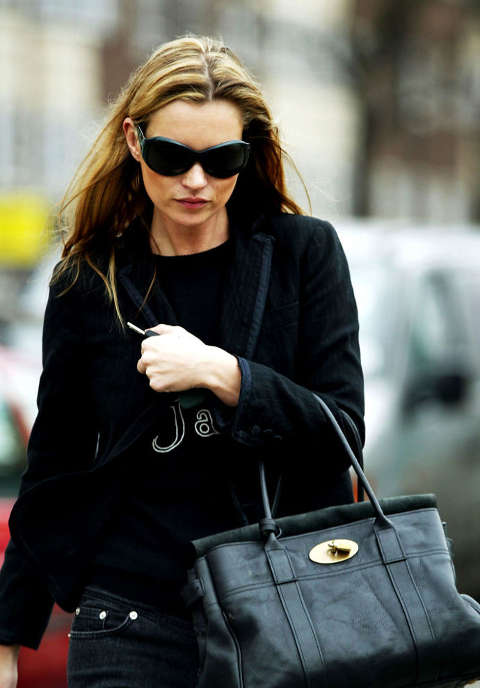 Kabelku Bayswater od Mulberry nosila na začátku milénia i Kate Moss.
