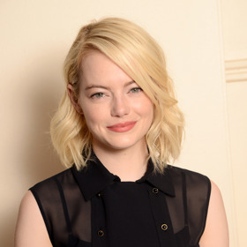 Emma Stone v roce 2017, kdy nosila blond
