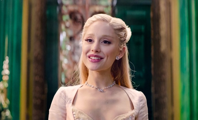 Ariana Grande v roli Glindy v muzikálu Čarodějka (2024)
Ariana Grande v roli Glindy v muzikálu Čarodějka (2024)