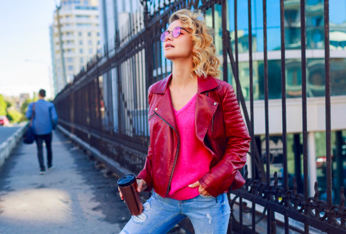 Zvýrazní pas, dodá postavě tvar a i obyčejnému outfitu propůjčí upravený vzhled.
Zvýrazní pas, dodá postavě tvar a i obyčejnému outfitu propůjčí upravený vzhled.
