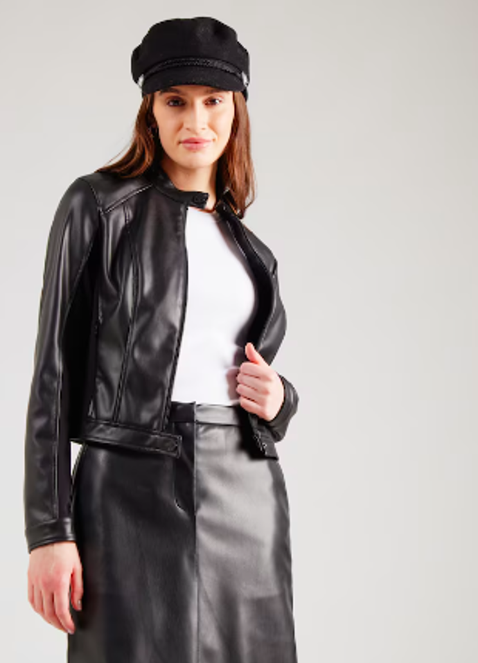 GUESS 3299 Kč
GUESS 3299 Kč