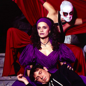 Dracula z roku 1996 s Lucií Bílou
Dracula z roku 1996 s Lucií Bílou