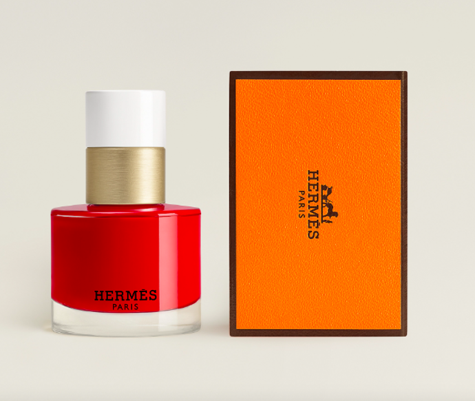 Lak na nehty Hermès, odstín 64 Rouge Casace, 1 290 Kč
Lak na nehty Hermès, odstín 64 Rouge Casace, 1 290 Kč