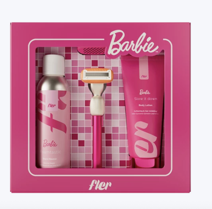 Barbie™ x Fler THAT PINK SET, Profimed, 1289 Kč
Poznejte novou generaci depilace s italskou značkou Fler. Růžová limitovaná edice inspirovaná světem ikonické Barbie, povyšuje holení na stylový rituál. Spojení preciznosti a stylového designu přináší hladké oholení bez ohledu na to, kým jste.
Barbie™ x Fler THAT PINK SET, Profimed, 1289 Kč
Poznejte novou generaci depilace s italskou značkou Fler. Růžová limitovaná edice inspirovaná světem ikonické Barbie, povyšuje holení na stylový rituál. Spojení preciznosti a stylového designu přináší hladké oholení bez ohledu na to, kým jste.