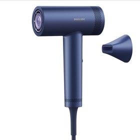 Philips 8000 Series, Fén s technologií ThermoShield Advanced, 4599 Kč

Ultra výkonný, šetrný a kompaktní. Dosud nejrychlejší fén od Philips vysuší vlasy za 3 minuty, přitom je však neničí, ale naopak jim zajistí lesklý vzhled a pevnost. Technologie ThermoShield Advanced zachová až 100 % přirozené síly vlasů díky inteligentním senzorům a neustálému řízení teploty. Snížení krepatění a hloubkovou hydrataci vlasů zajistí 200+ milionů záporných a vodních iontů. Fén je šetrný nejen k vlasům, ale i k přírodě – spotřebuje o 50 % méně energie. Ušetří i místo – váží pouhých 395 g a díky kompaktní velikosti se ho nebudete chtít vzdát na cestách ani ve fitku.  

