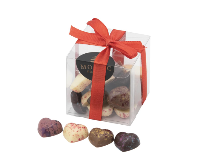 Čokoládová srdíčka mix 40g, 99 kč
Malé srdíčkové radosti v podobě 4 druhů čokolády. Hořká 54,5%, mléčná, bílá a ruby ve tvaru drobunkých ručně malovaných srdíček. Každé jako pohlazení.
Čokoládová srdíčka mix 40g, 99 kč
Malé srdíčkové radosti v podobě 4 druhů čokolády. Hořká 54,5%, mléčná, bílá a ruby ve tvaru drobunkých ručně malovaných srdíček. Každé jako pohlazení.