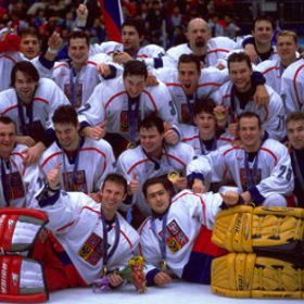 V Naganu byl Roman sice druhým brankářem, ale medaile z olympiády byla pro něho nejcennější
V Naganu byl Roman sice druhým brankářem, ale medaile z olympiády byla pro něho nejcennější