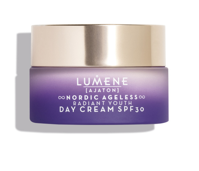 Denní krém Lumene Radiant Youth Day Cream SPF 30 s ochranným faktorem SPF 30 pro komplexní omlazení pleti. Výrazně redukuje výskyt jemných linek a vrásek, zlepšuje elasticitu pleti a poskytuje ochranu před škodlivým zářením. Pleť vyživená, obnovená, pevnější a zářivější. Obsahuje severské brusinky, fermentovaný ostružiník morušku, pro-kolagenové peptidy, vřes a pramenitou arktickou vodu. 1032 Kč
