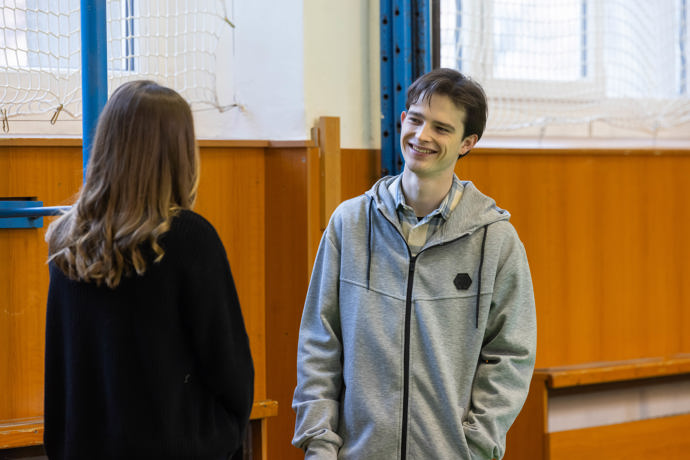 Nekonečný seriál Ulice sleduje dramatické osudy několika rodin žijících v sousedství
