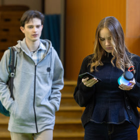 Nekonečný seriál Ulice sleduje dramatické osudy několika rodin žijících v sousedství

