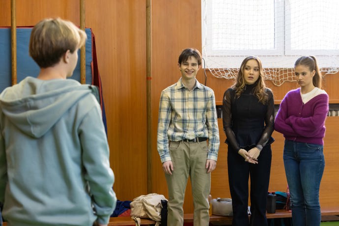 Nekonečný seriál Ulice sleduje dramatické osudy několika rodin žijících v sousedství
