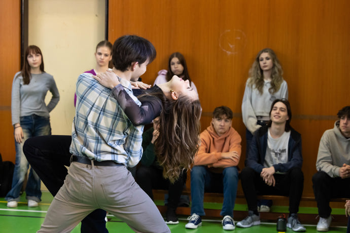 Nekonečný seriál Ulice sleduje dramatické osudy několika rodin žijících v sousedství
