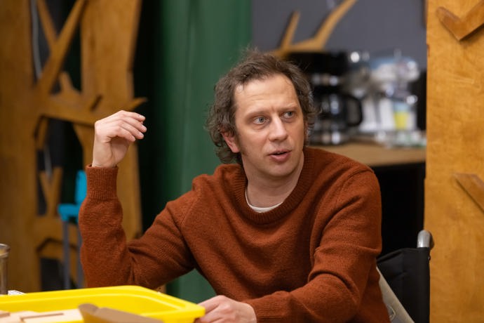 Nekonečný seriál Ulice sleduje dramatické osudy několika rodin žijících v sousedství
