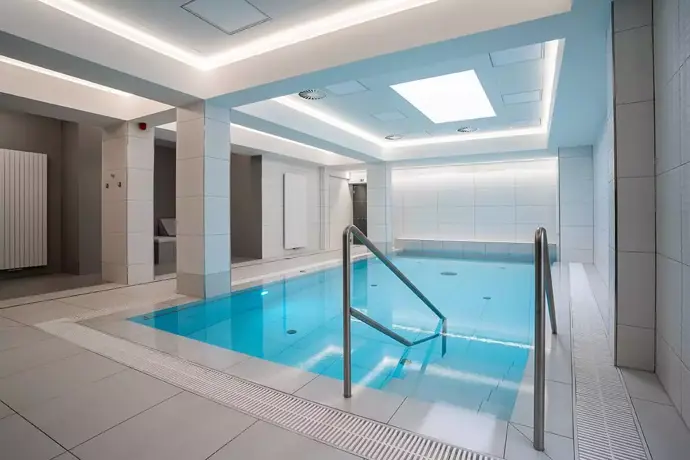 V novém wellness centru najdete bazén s protiproudem, masážními tryskami, masážní lavicí a podlahovou perličkovou masáží.
V novém wellness centru najdete bazén s protiproudem, masážními tryskami, masážní lavicí a podlahovou perličkovou masáží.