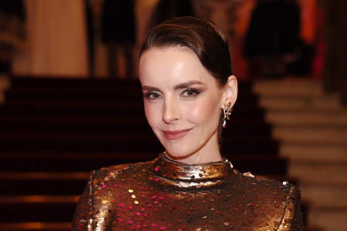 Gabriela Kratochvílová v šatech kovového odstínu.
