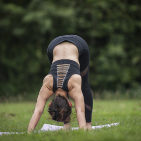 Tato asana vás kromě protažení naučí rovnováze mezi úsilím a uvolněním.
Tato asana vás kromě protažení naučí rovnováze mezi úsilím a uvolněním.