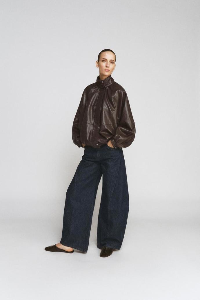 Bomber s netopýřími rukávy, Zara, 1999 Kč
Bomber s netopýřími rukávy, Zara, 1999 Kč