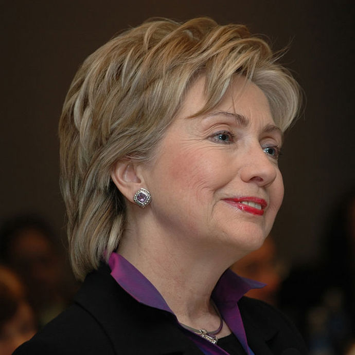 Hillary Clintonová zůstává i po volbách významnou osobností veřejného života. Nadále se věnuje tématům demokracie, vzdělávání a práv žen po celém světě.
